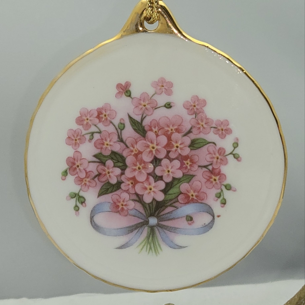Reutter Porzellan Germany w/14k gold trimmed ornament
